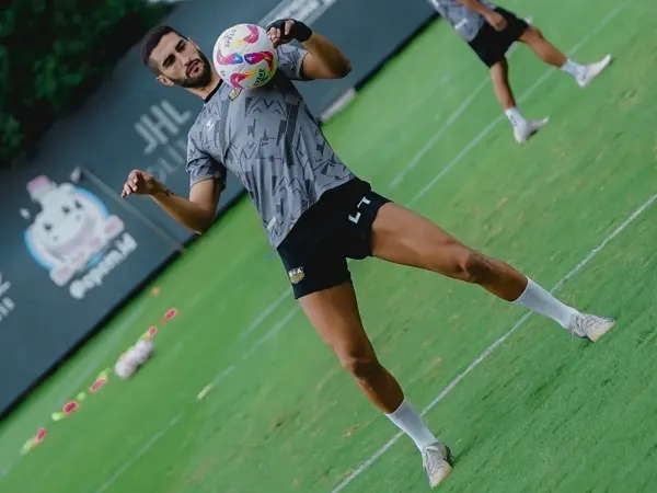 Pemain bertahan Dewa United FC, Angelo Meneses