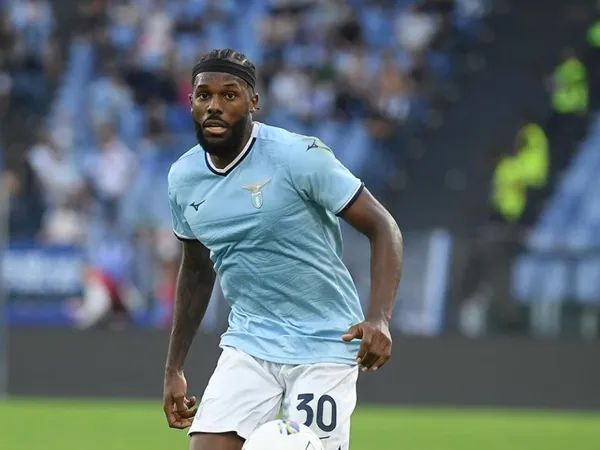 Cedera Tujuh Kali, Defender Lazio Terancam Absen Hingga Akhir Musim