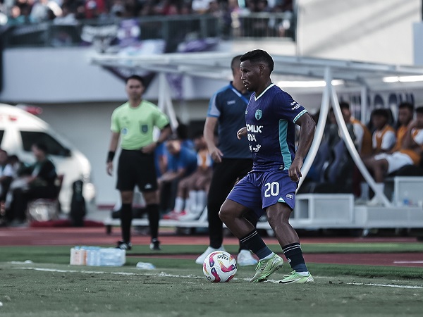 Eber Bessa Ungkap Pentingnya Dukungan Suporter untuk Kemenangan Persita