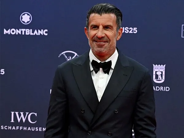 Luis Figo Bahas Peluang Barcelona Menangkan Treble