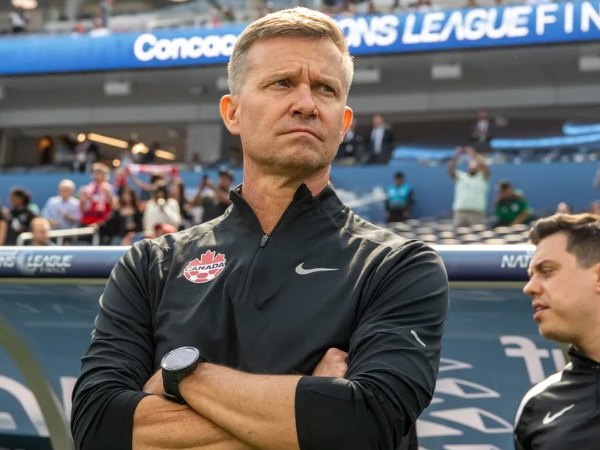 Tak Mau Disalahkan! Jesse Marsch Ungkap Alasan Mainkan Davies Hingga Cedera