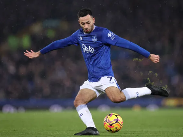 Absen Empat Bulan, Dwight McNeil Semangat Rebut Tempat di Everton