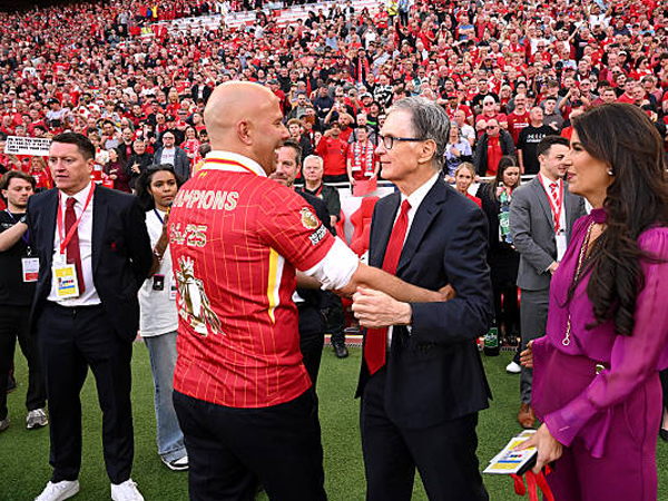 Arne Slot Ungkap Momen Spesial Bersama John W Henry Usai Liverpool Juara