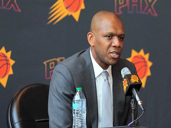 James Jones Memimpin dalam Pencarian Pelatih Baru