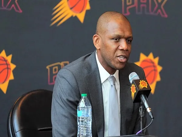 James Jones Memimpin dalam Pencarian Pelatih Baru