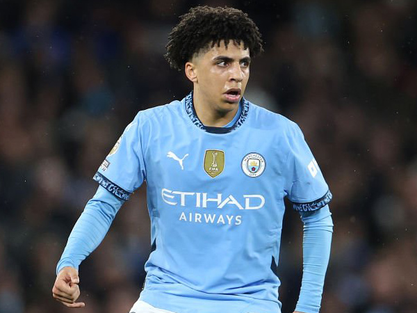 Rico Lewis Makin Nyaman Bermain Sebagai Gelandang Manchester City