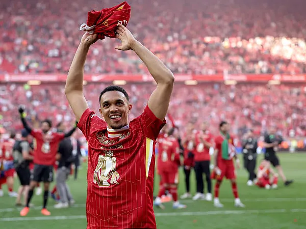 Trent Alexander-Arnold Pimpin Perayaan Gelar Liverpool di Ruang Ganti