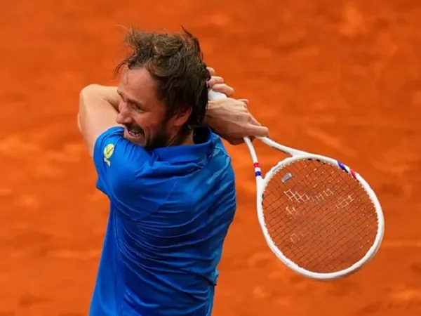 Daniil Medvedev Susah Payah Amankan Tiket Perempatfinal Di Madrid