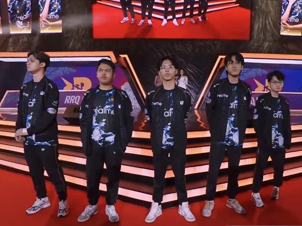 RRQ Hoshi Segel Juara Paruh Musim MPL ID Season 15