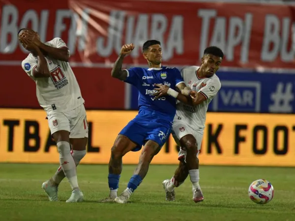 Diwarnai Kartu Merah Ciro Alves, Persib Gagal Segel Titel Juara