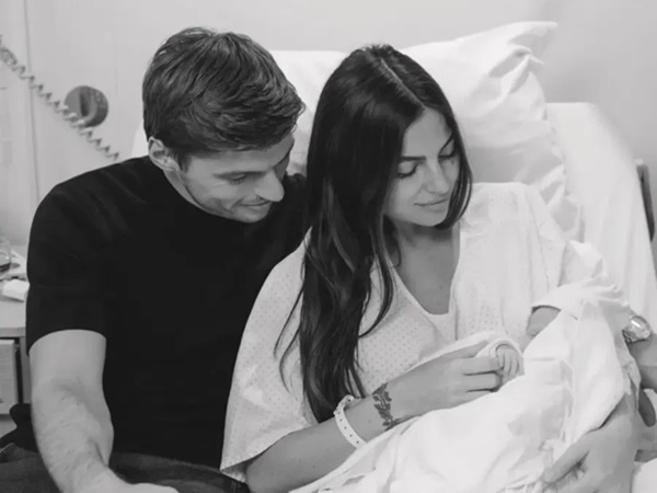 Kelly Piquet Umumkan Kelahiran Anak Pertama Max Verstappen