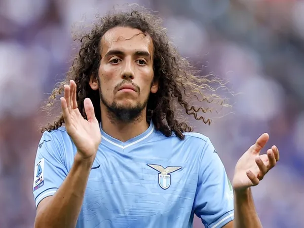 Aston Villa Terjun Dalam Perburuan Gelandang Bintang Lazio