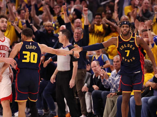 Buddy Hield Antarkan Warriors Singkirkan Rockets