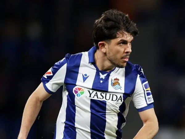 Real Madrid Tertarik dengan Bek Andalan Sociedad