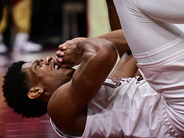 Evan Mobley dan De'Andre Hunter Diragukan Bermain di Game 2