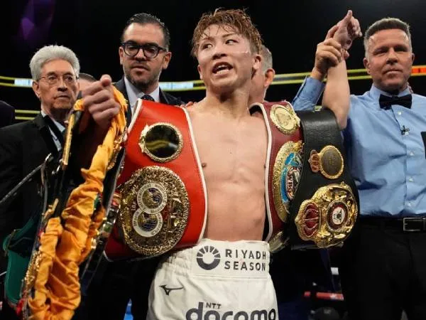 Naoya Inoue melakukan selebrasi setelah mengalahkan Ramon Cardenas. (Foto: Fight TV)