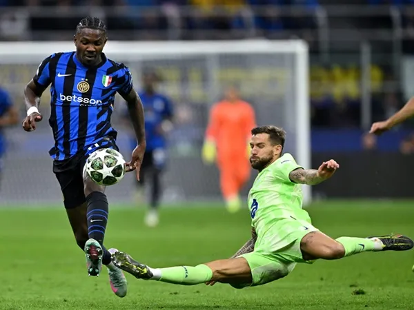 Inigo Martinez Tidak Alami Cedera Serius, Barcelona Lega