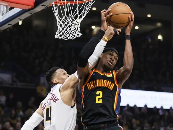 Bintang Thunder Shai Gilgeous-Alexander (kanan) melihat kekalahan di Game 1 dari Nuggets sebagai kesempatan untuk berkembang. (Foto: AP)