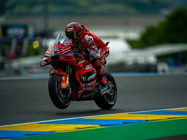 Francesco Bagnaia masih tidak nyaman di atas Desmosedici GP25.