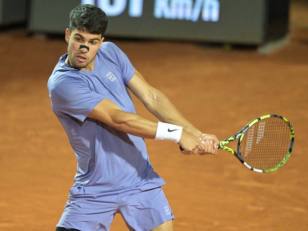 Carlos Alcaraz Tak Biarkan Laslo Djere Melangkah Di Roma