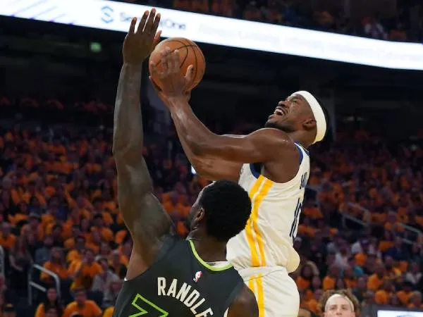 Jimmy Butler memimpin Golden State Warriors dengan 33 poin di Game 3 versus Timberwolves. (Foto: AP)