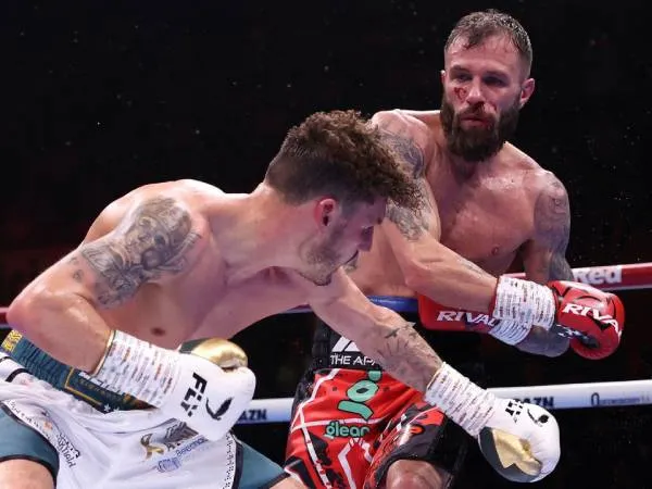 Anthony Cacace Raih Kemenangan TKO Dramatis Atas Leigh Wood