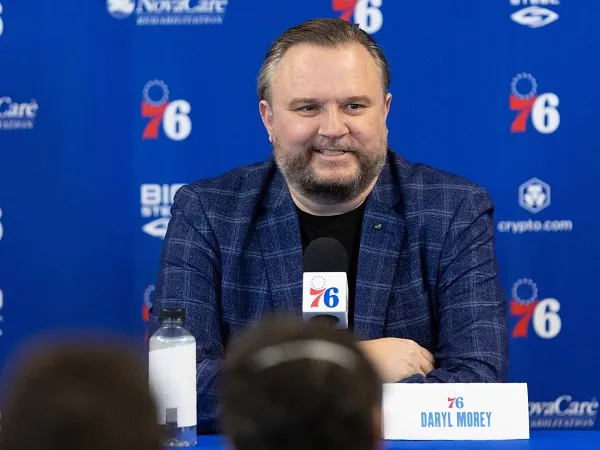 Daryl Morey pastikan 76ers masih percaya pada Joel Embiid.