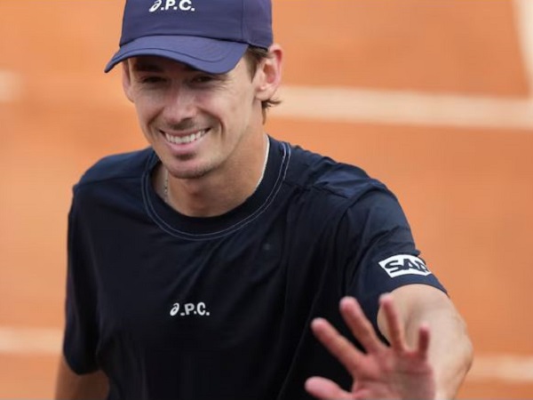 Gangguan Udara Tak Hentikan Alex De Minaur Untuk Menang Di Roma