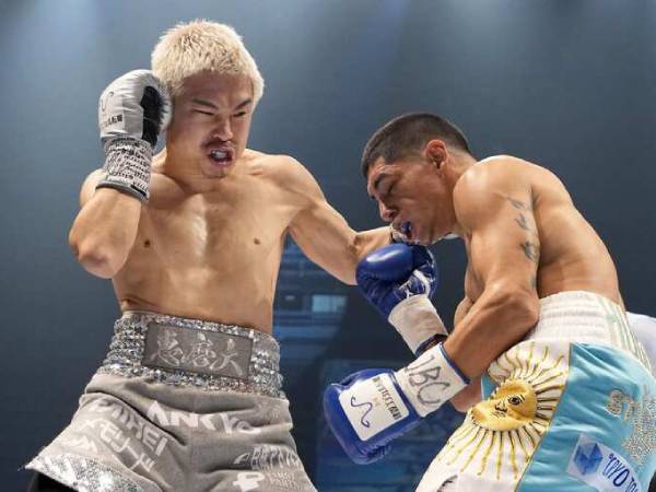 Sempat Dipukul Jatuh, Fernando Martinez Kalahkan Kazuto Ioka