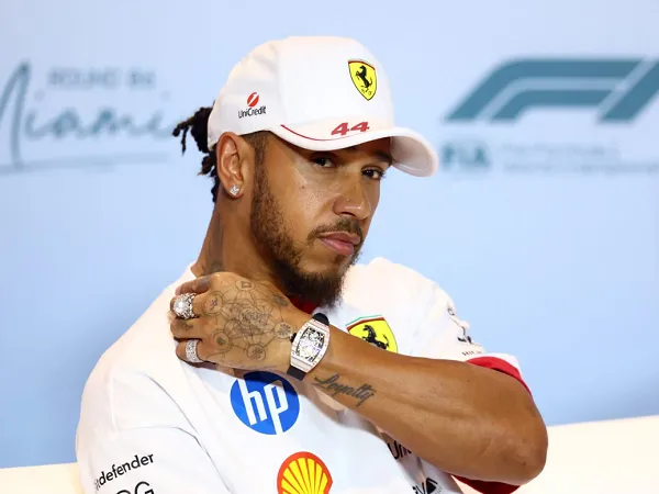 Lewis Hamilton Bisa Saja Pergi Lebih Cepat Dari Ferrari