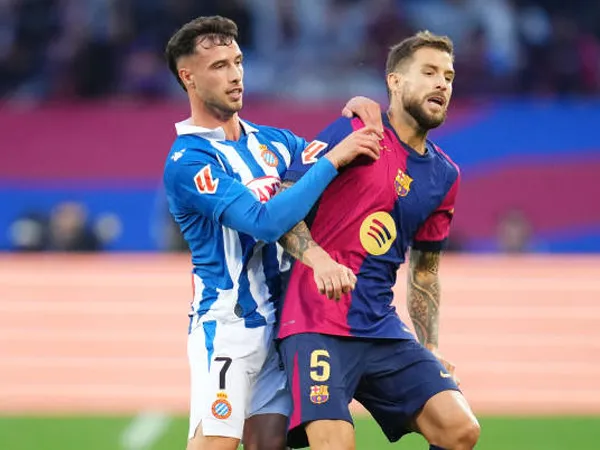 Masalah Defensif Bayangi Barcelona Jelang Duel Krusial Lawan Espanyol