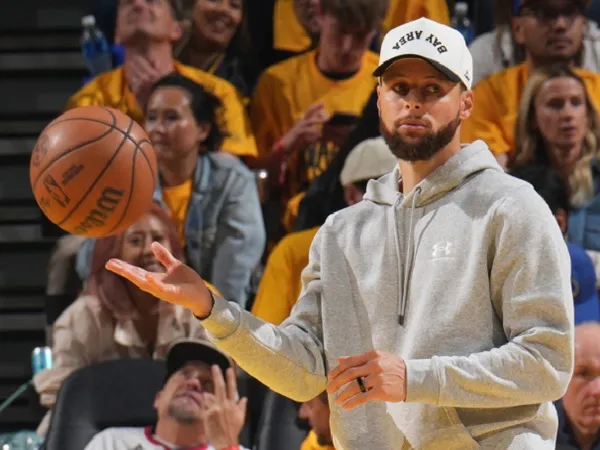 Stephen Curry Berpeluang Main Saat Jumpa Timberwolves di Game5