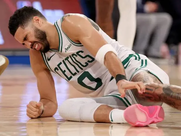 Tendon Achilles Robek, Jayson Tatum Terpaksa Naik Meja Operasi