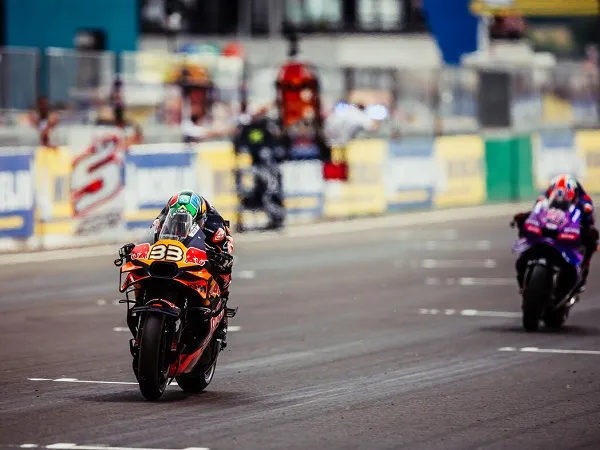 Brad Binder frustasi lagi-lagi terjatuh di GP Prancis.