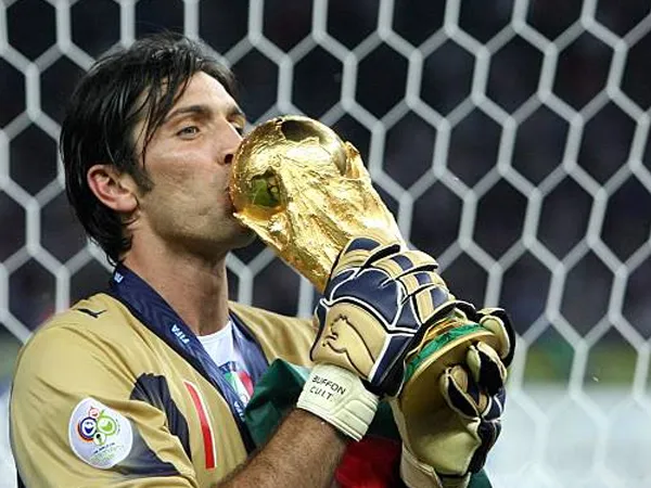 Gianluigi Buffon Kenang Momen 'Menjadi VAR' di Final Piala Dunia 2006