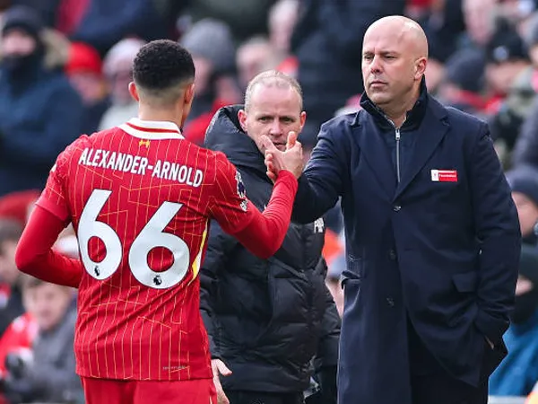 Arne Slot Ingin Tutup Perdebatan Soal Trent Alexander-Arnold