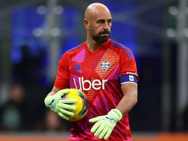 Pepe Reina Putuskan Gantung Sarung Tangan di Usia 42 Tahun