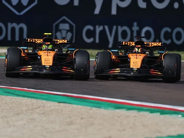 Zak Brown senang dengan persaingan sehat kedua drivernya.