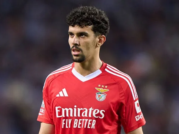 Tomas Araujo diperebutkan oleh Chelsea, Liverpool, dan PSG