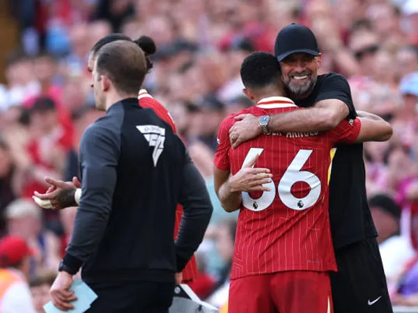 Jurgen Klopp Minta Suporter Tak Lupakan Jasa Trent Alexander-Arnold