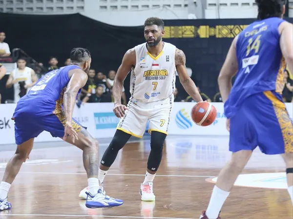 Michael Singletary bawa KBS menang dramatis atas SM.