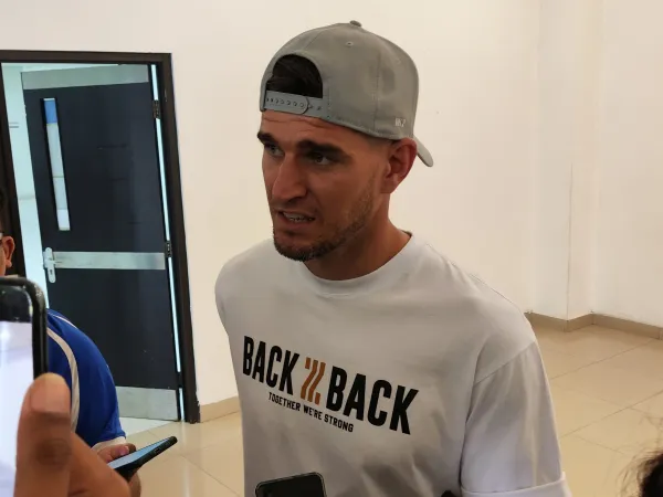 Bek Persib, Nick Kuipers