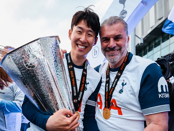 Postecoglou Isyaratkan Masa Depannya di Tottenham Saat Pawai Trofi UEL