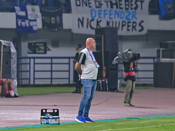 Pelatih Persib Relakan Luizinho Passos Coba Tantangan Baru