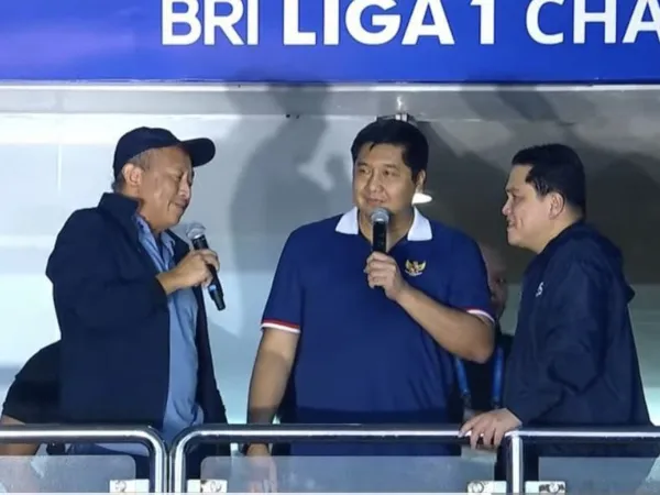 Glenn Sugita menantang Maruarar Sirait jadi invenstor di Persib jika sudah IPO