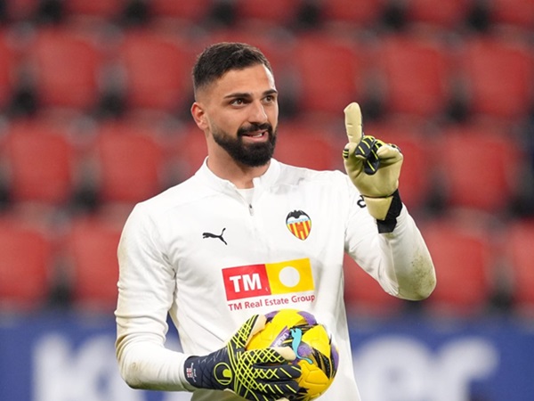 Barcelona Tertarik untuk Merekrut Giorgi Mamardashvili