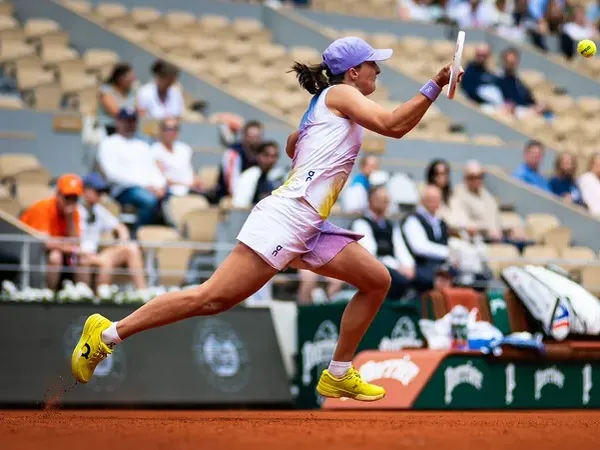 Hasil French Open: Iga Swiatek Dan Emma Raducanu Siap Suguhkan Laga Panas Di Paris