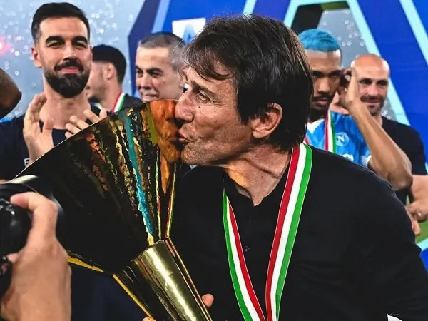 Aurelio De Laurentiis Beri Indikasi Perpisahan dengan Antonio Conte