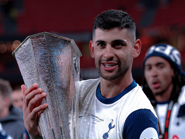 Cristian Romero Beri Isyarat Terkait Masa Depannya di Tottenham