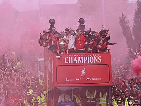 Parade Juara Liverpool Diwarnai Insiden Mencekam